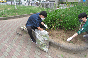 花壇の土作り つくば開成福岡高等学校 通信制